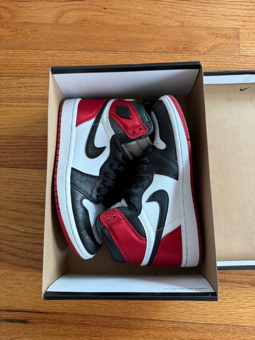 Nike Air Jordan 1 Satin Black Toe Size 6 Women / 4.5 Men Chicago AJ1 w/Box